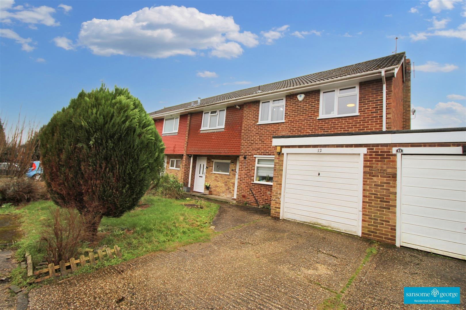 3 bed property in Halpin Close, Reading